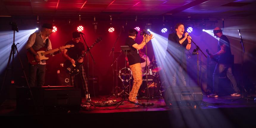 WORLDS COLLIDE KONCERT - COVERDOSE X SAUNA